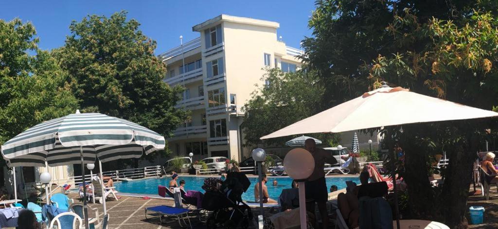 Hotel Mondial Park 4*