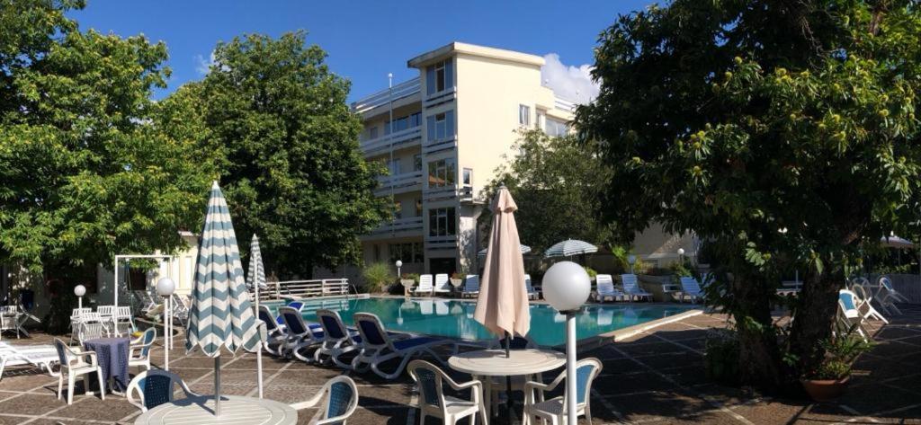 Hotel Mondial Park 4*